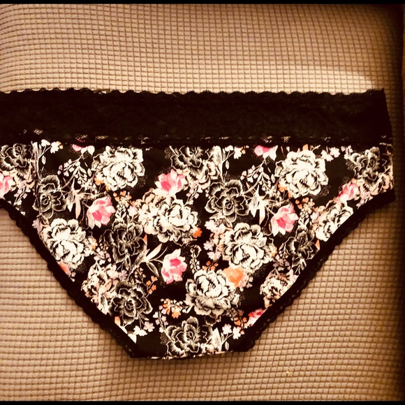 TORRID BLACK FLORAL PANTY SIZE 2 X - Picture 3 of 5